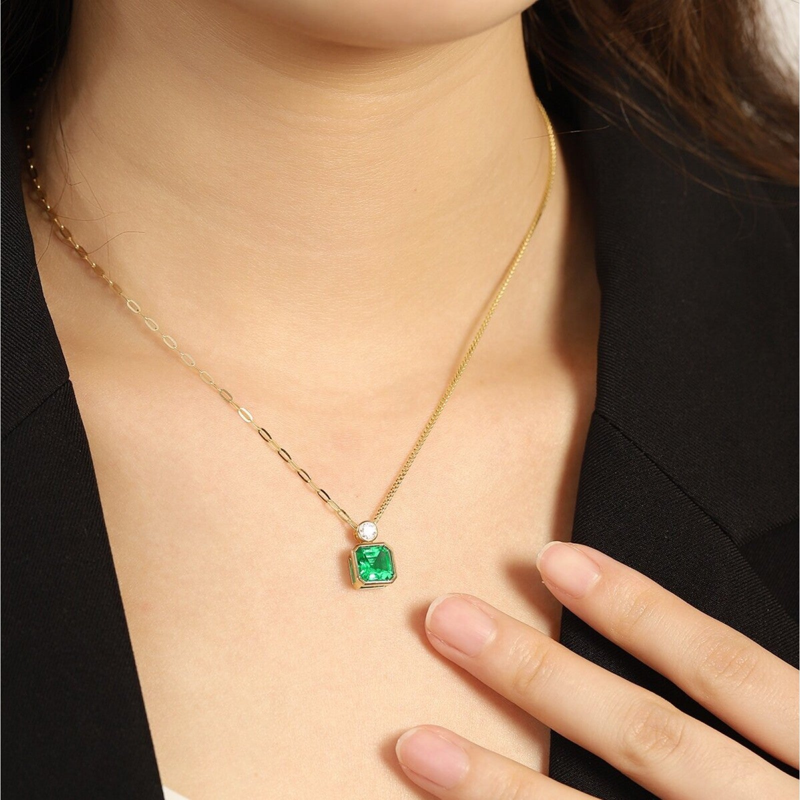 Classic Design 18K Yellow Gold 1.8ct Lab Grown Emerald Pendant Necklace Gemstone Jewelry