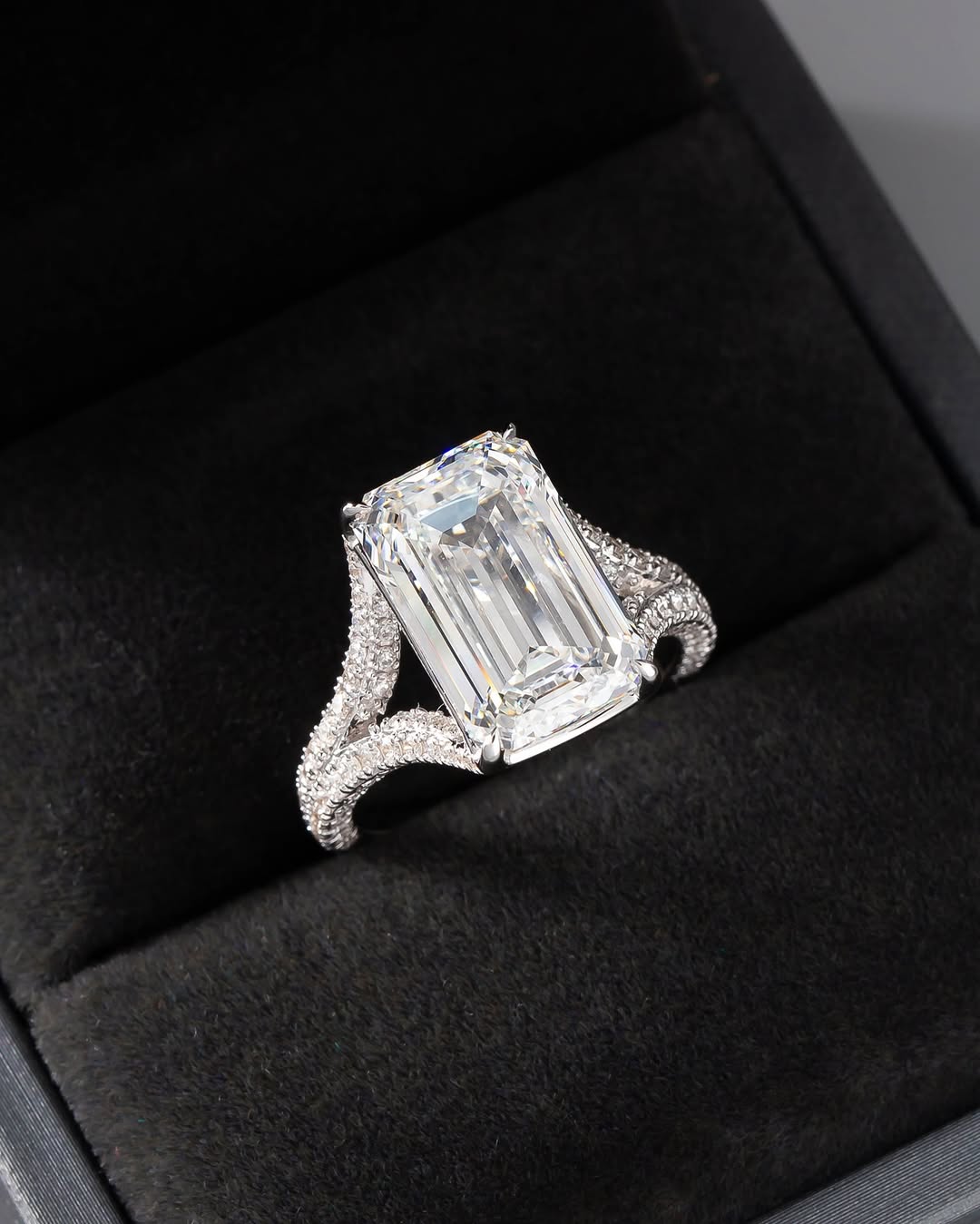 Split Shank Toroni Ring