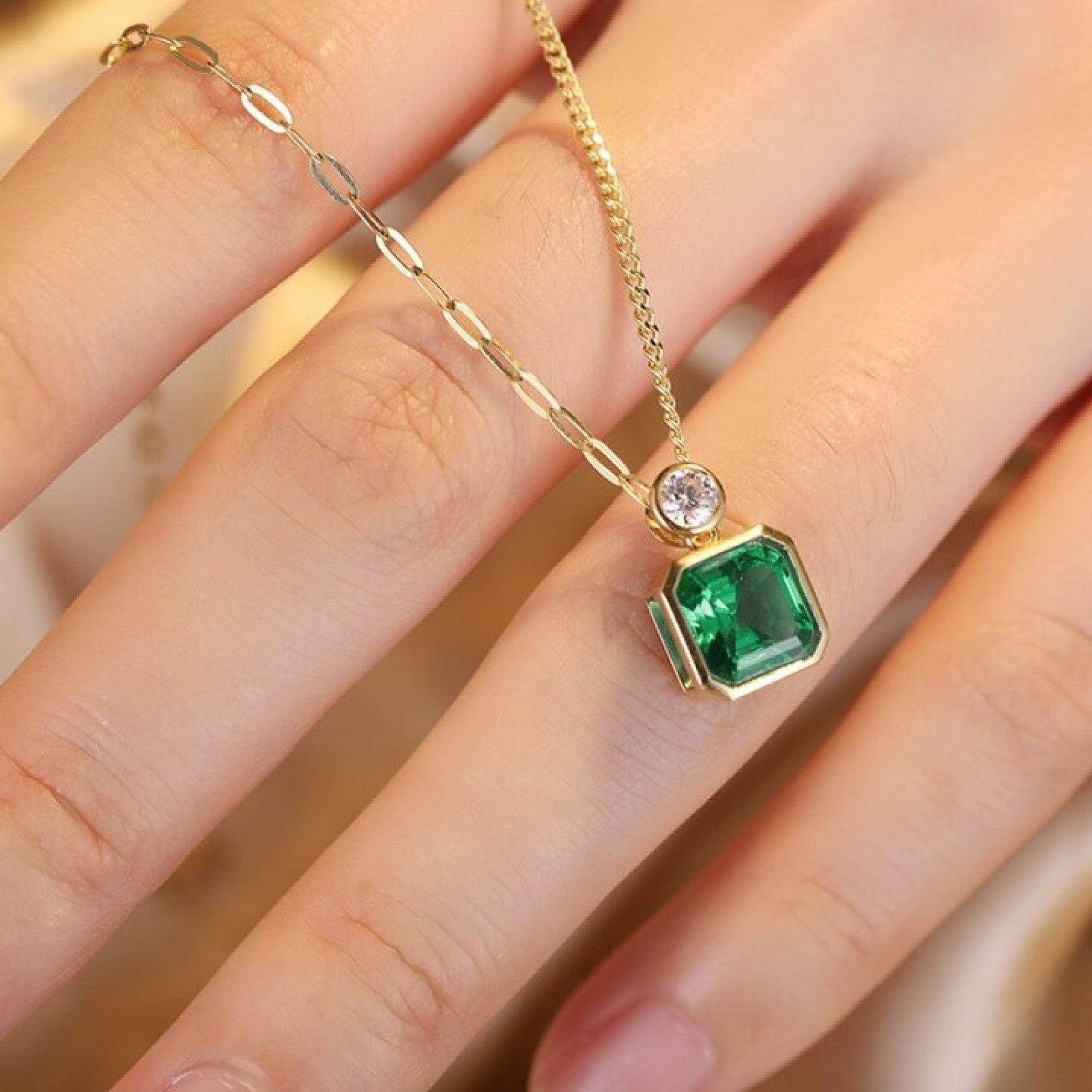 Classic Design 18K Yellow Gold 1.8ct Lab Grown Emerald Pendant Necklace Gemstone Jewelry