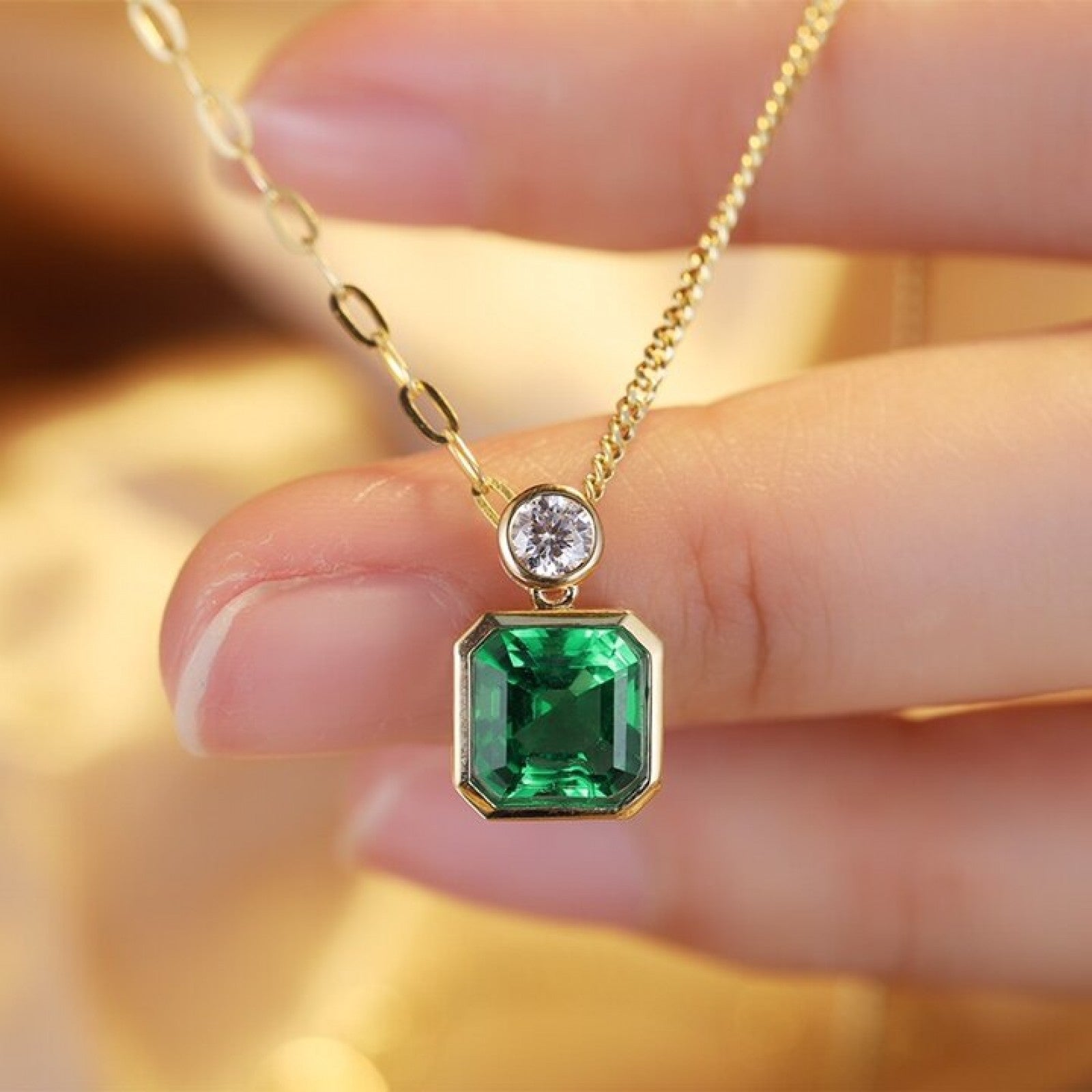 Classic Design 18K Yellow Gold 1.8ct Lab Grown Emerald Pendant Necklace Gemstone Jewelry