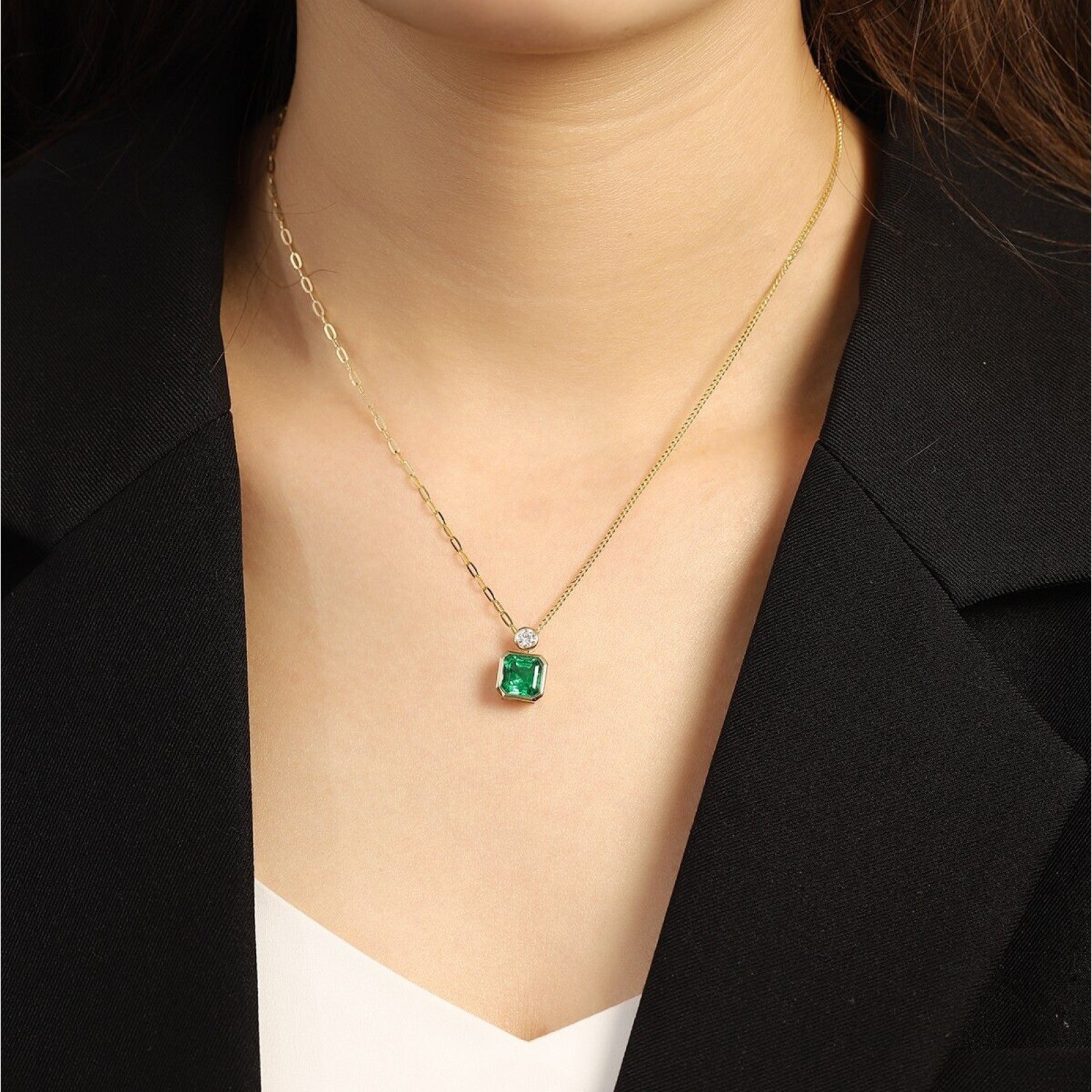 Classic Design 18K Yellow Gold 1.8ct Lab Grown Emerald Pendant Necklace Gemstone Jewelry